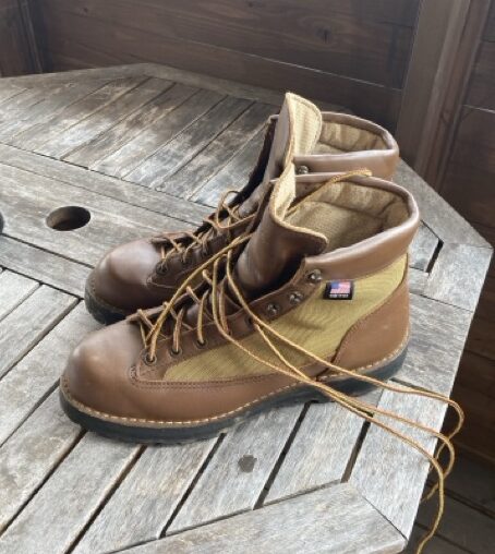 Danner Light(ダナーライト)ワー クブーツの一対の横顔