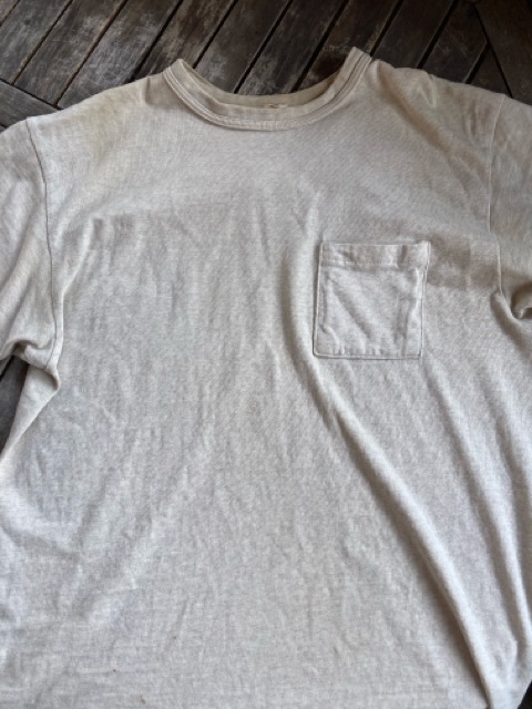 長年着込んだウエアハウス4601生成りポケットTシャツの全体写真